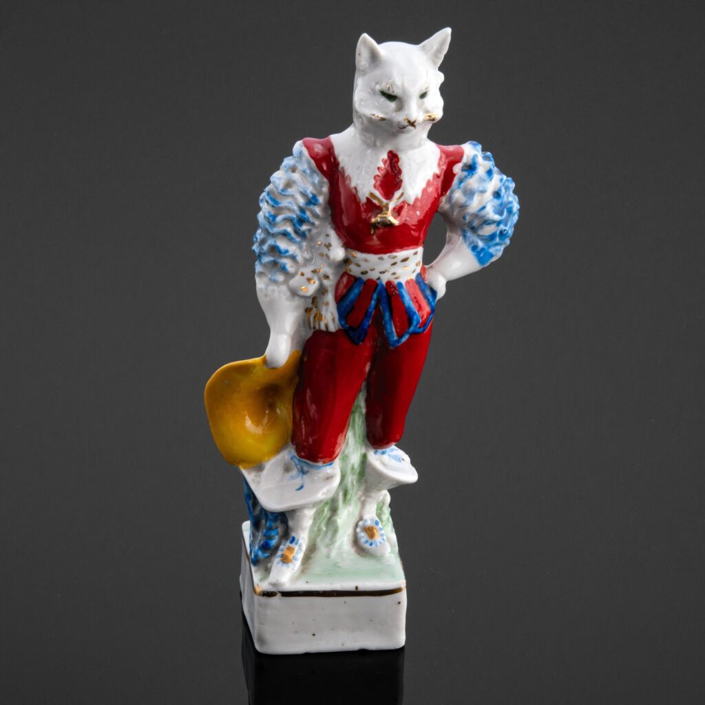 Антикварный магазин: старинная статуэтка "Кот в Сапогах" Антикварный магазин: старинная статуэтка "Кот в Сапогах"